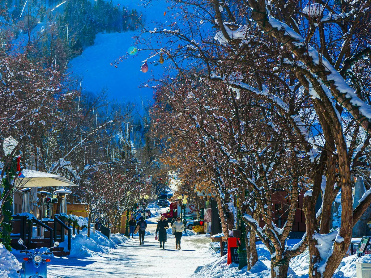 Snowy street in Aspen with the mountains behind